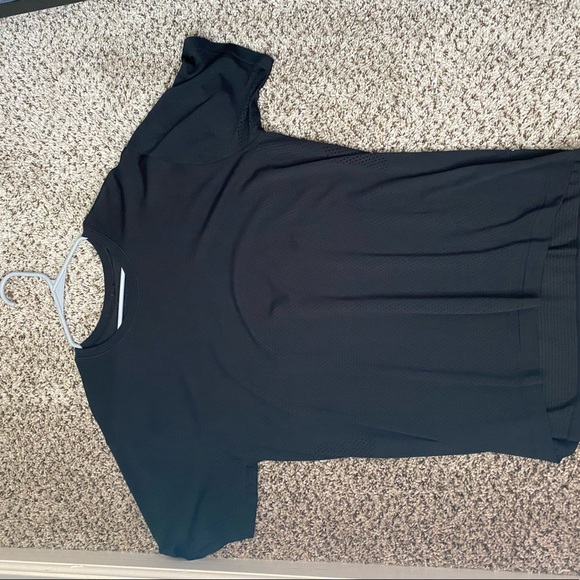 Men’s lululemon athletic shirt - Picture 2 of 2